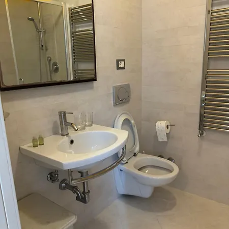 Affitta Camera * ميستر