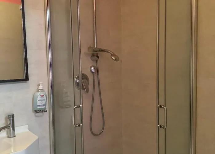 Affitta Camera Appartamento *