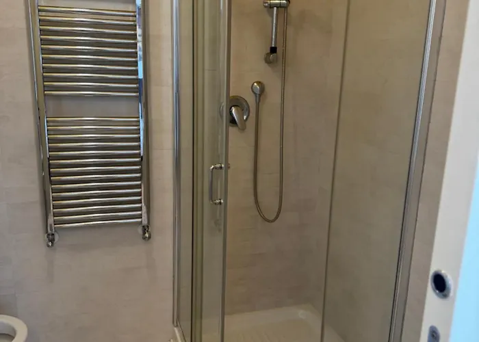 Affitta Camera Appartamento *